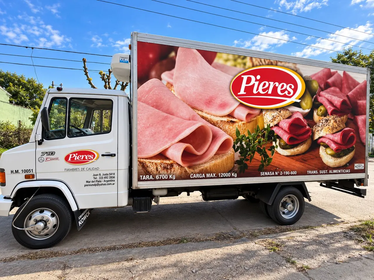 Camión de reparto Pieres con fetas de jamón cocido